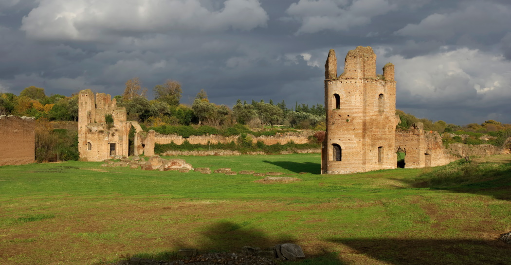 Villa di Massenzio. Carceres del Circo