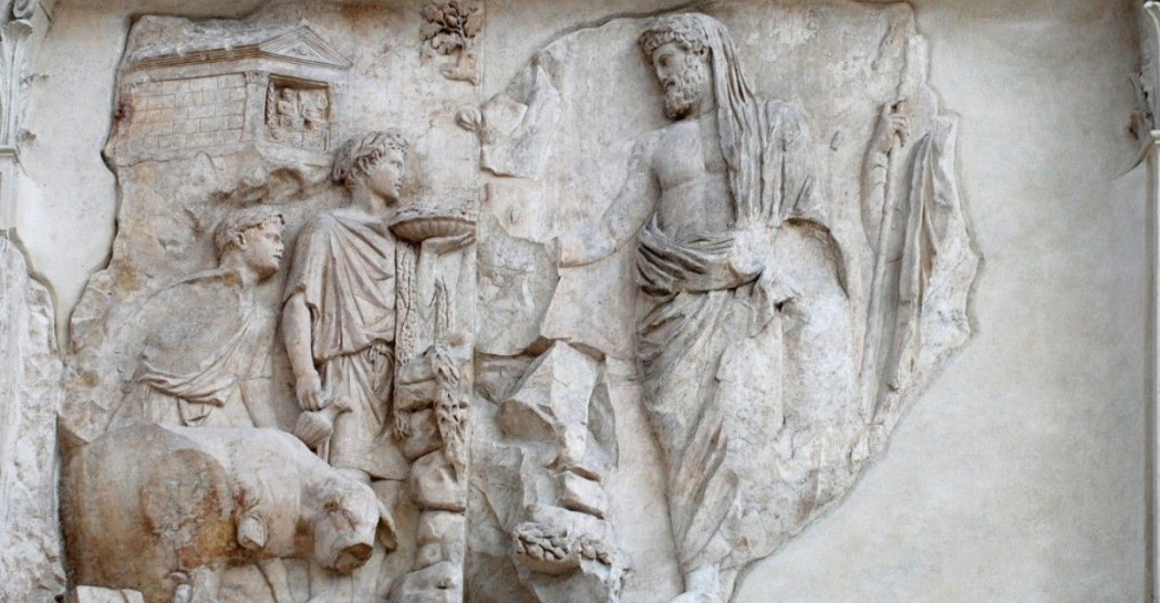 Ara Pacis, Enea sacrificante ai Penati, particolare