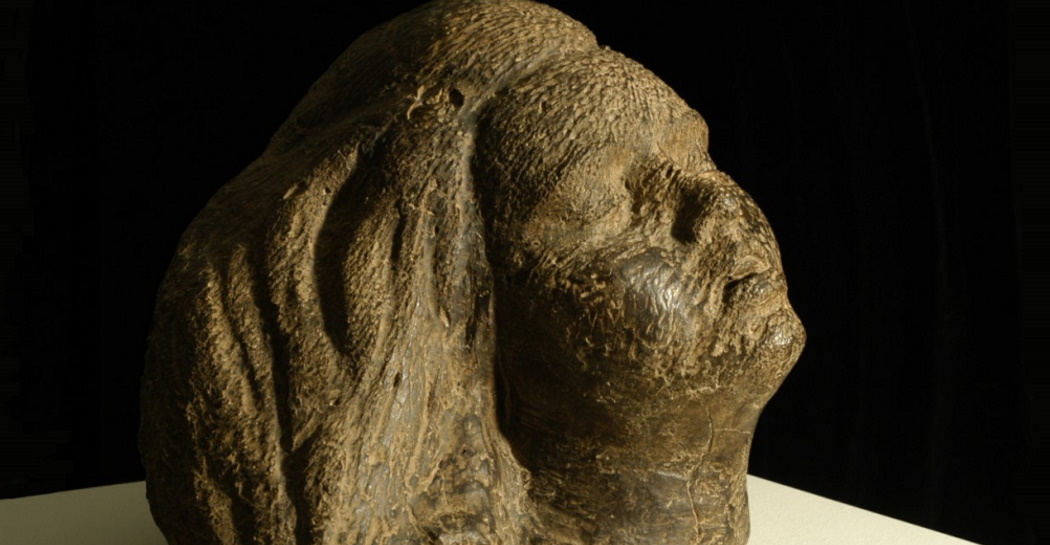 Miriam che dorme, bronzo dei primi anni 2000, da gesso patinato del 1933 di Antonietta Raphaël Mafai
