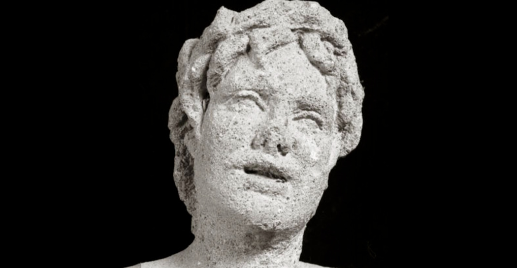 particolare (testa) della Statua di Orfeo in peperino
