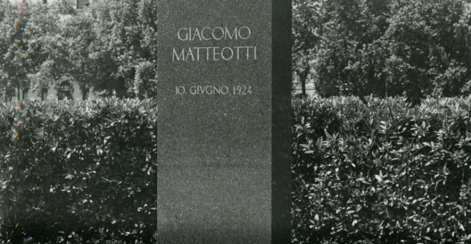 Roma, Stele in ricordo di Giacomo Matteotti. Roma, Stele in ricordo di Giacomo Matteotti.