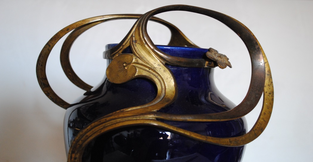 Giorgio Spertini,  Società Ceramica Italiana di Laveno (Varese).Vaso Liberty. Ceramica smaltata blu cobalto, montatura in bronzo dorato, 1903 ca.