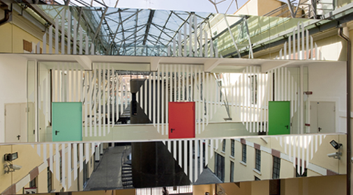 Daniel Buren "Danza tra triangoli e losanghe per tre colori", lavoro in situ, 2010. Foto di Matteo Crosera