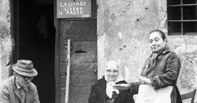 Emilio Gentilini, Vicolo del Leopardo. Mattine d’inverno, gelatina ai sali d’argento, Roma, 1971-72
